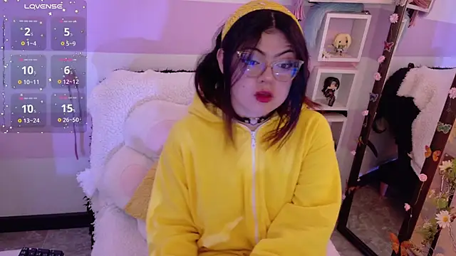 Catwhite  online show from April 2026 02:32:01 PM