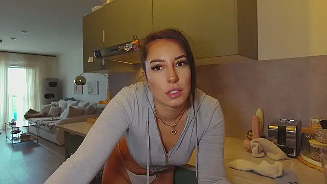 Snapshot of SissiVienna chatting on October 2025 12:28:01 PM SissiVienna online show from October 2025 12:28:01 PM