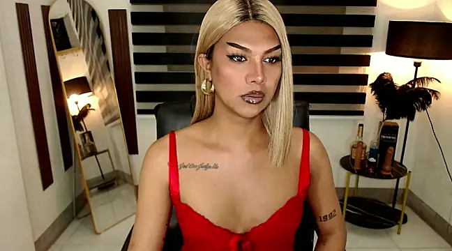 Snapshot of SarahAmber chatting on January 2025 12:33:02 PM SarahAmber online show from January 2025 12:33:02 PM
