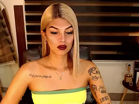 Snapshot of SarahAmber chatting on November 2025 07:08:01 AM SarahAmber online show from November 2025 07:08:01 AM