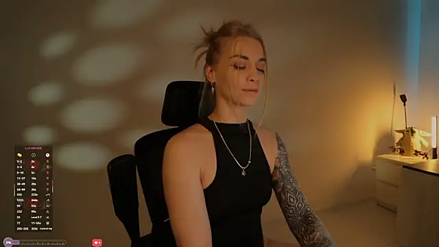 Snapshot of AskAlexa chatting on November 2025 07:05:02 AM AskAlexa online show from November 2025 07:05:02 AM