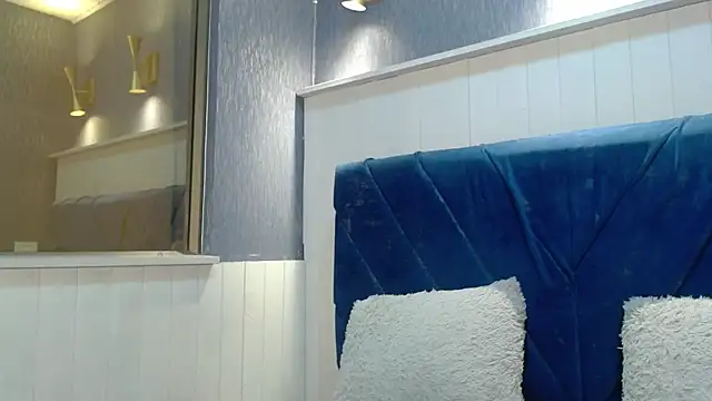 EmilyQueen3x online show from November 2025 01:10:01 PM