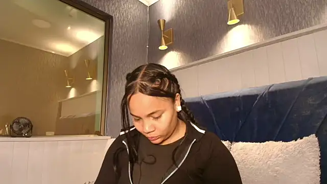 EmilyQueen3x online show from March 2026 12:10:02 PM