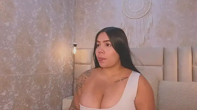 EmilyQueen3x online show from April 2026 02:29:02 PM