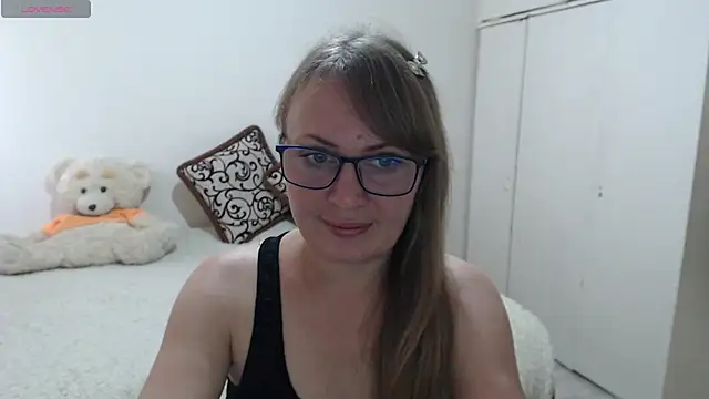 Snapshot of MargotLot chatting on May 2026 11:17:02 AM MargotLot online show from May 2026 11:17:02 AM