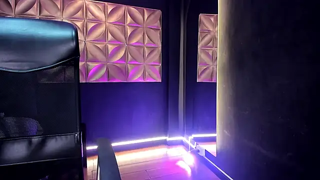 Laurenhillcute14 online show from April 2026 06:53:02 PM