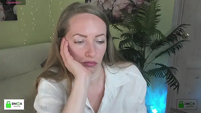 Queenymel online show from April 2026 02:35:01 PM