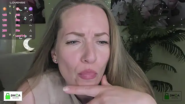 Queenymel online show from June 2026 04:32:01 PM