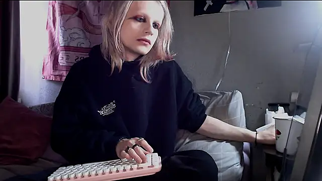 Snapshot of Alien_Bella chatting on March 2026 08:41:01 AM Alien Bella online show from March 2026 08:41:01 AM