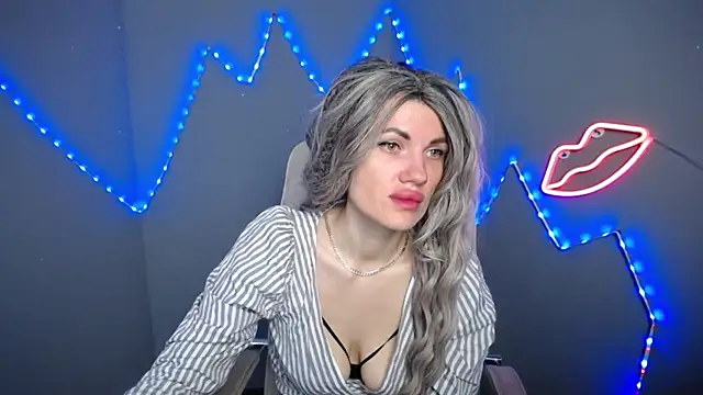 MilaLoona online show from April 2026 06:02:01 AM