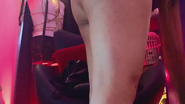 PerlaDivaio online show from April 2026 01:49:02 PM