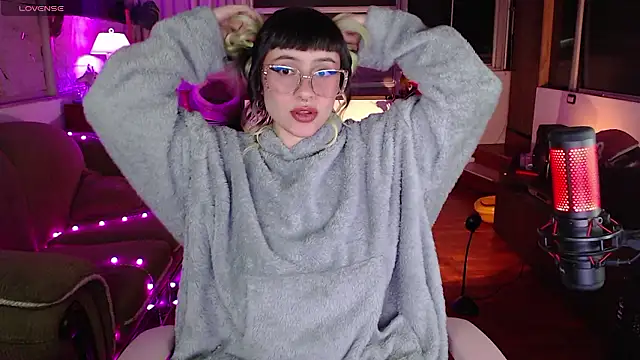 Snapshot of Aquamarinebubble chatting on December 2024 04:10:02 AM Aquamarinebubble online show from December 2024 04:10:02 AM