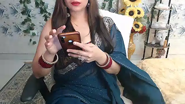 Snapshot of mahimagicdoll_DESI chatting on December 2024 02:11:01 PM mahimagicdoll DESI online show from December 2024 02:11:01 PM