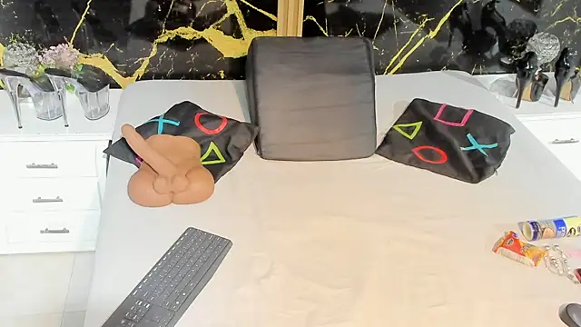 NahomyOwen online show from October 2025 12:16:01 PM