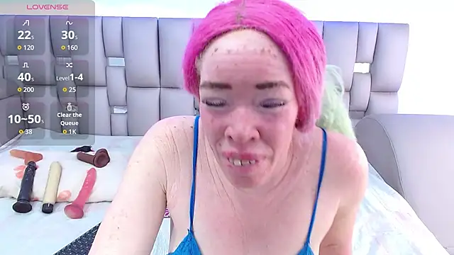 Kittywhiteass online show from December 2025 08:04:02 PM