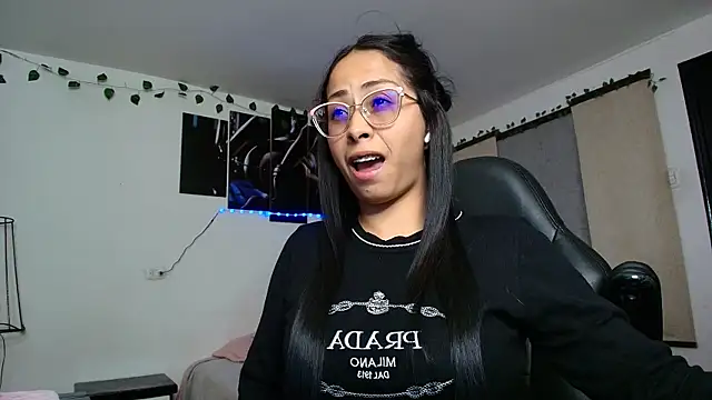 yesie hot online show from June 2026 11:57:02 PM