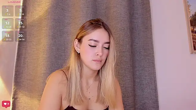 Snapshot of Assh_lee_ chatting on October 2025 12:48:02 PM Assh lee online show from October 2025 12:48:02 PM