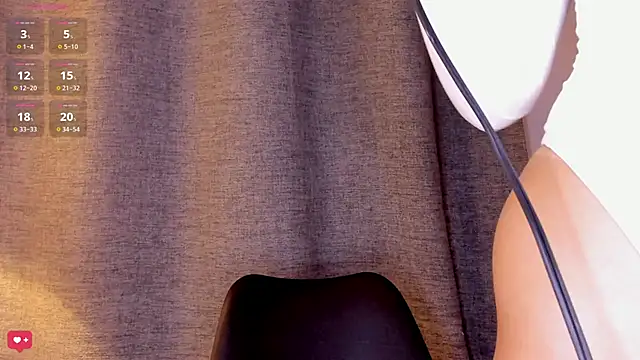 Snapshot of Assh_lee_ chatting on October 2025 01:11:02 PM Assh lee online show from October 2025 01:11:02 PM