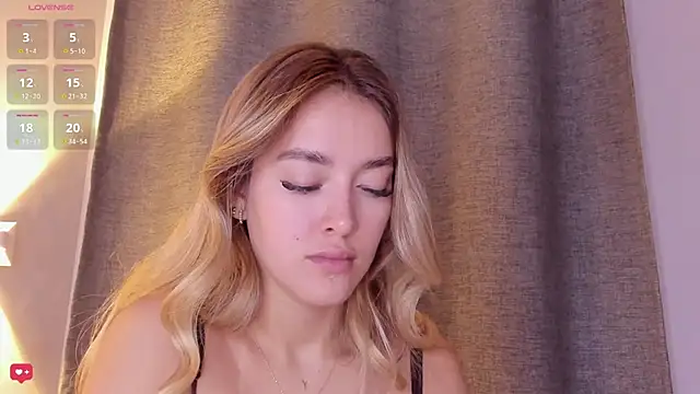 Snapshot of Assh_lee_ chatting on October 2025 01:00:01 PM Assh lee online show from October 2025 01:00:01 PM