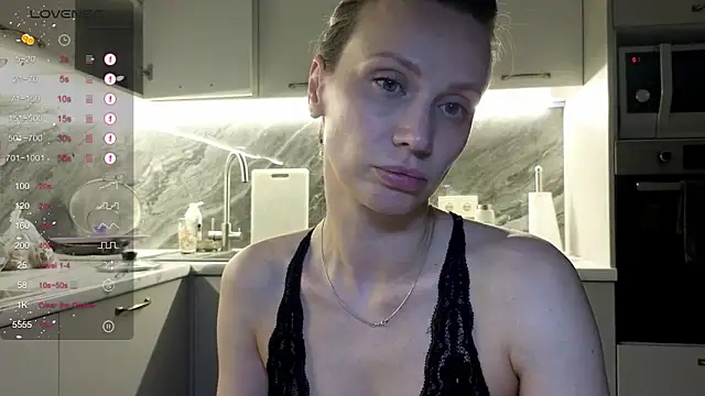 Alice Wonders online show from April 2026 08:07:02 PM