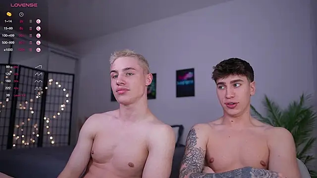 Snapshot of Evan__White_ chatting on January 2025 12:42:01 PM Evan  White  online show from January 2025 12:42:01 PM