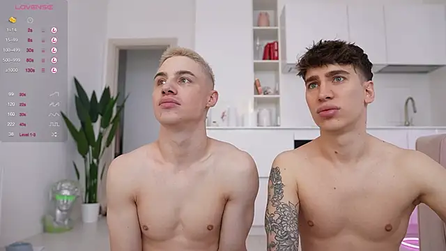 Snapshot of Evan__White_ chatting on February 2025 07:34:01 AM Evan  White  online show from February 2025 07:34:01 AM