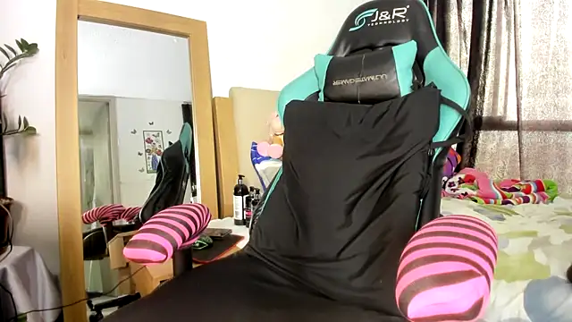 Hot Brunette34 online show from February 2025 07:19:02 PM