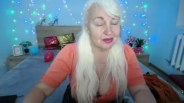 Snapshot of BlondyLeeBest chatting on January 2025 11:00:01 PM BlondyLeeBest online show from January 2025 11:00:01 PM