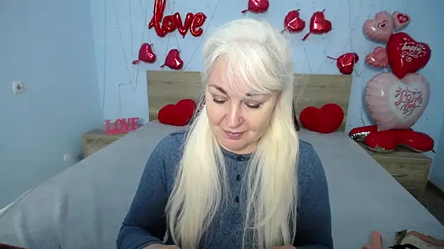 Snapshot of BlondyLeeBest chatting on February 2025 07:30:02 PM BlondyLeeBest online show from February 2025 07:30:02 PM