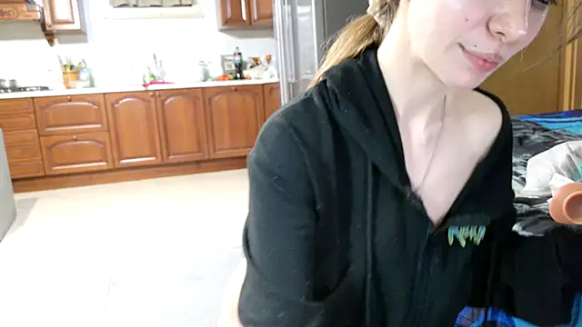 Miaelis online show from January 2025 09:15:01 PM