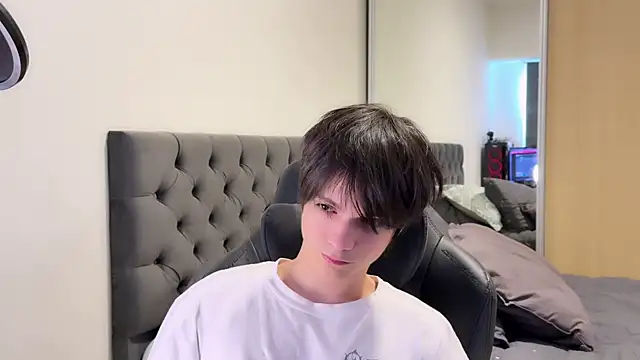 Snapshot of SasukeUhchiaa chatting on January 2025 10:19:01 PM SasukeUhchiaa online show from January 2025 10:19:01 PM