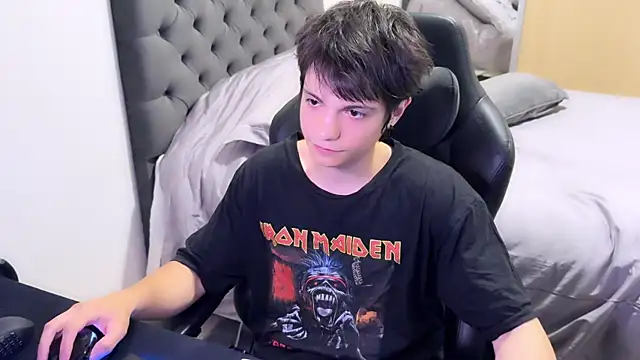 Snapshot of SasukeUhchiaa chatting on February 2025 01:33:01 AM SasukeUhchiaa online show from February 2025 01:33:01 AM