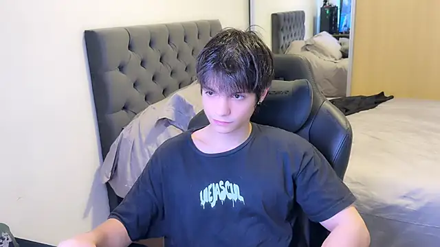 Snapshot of SasukeUhchiaa chatting on March 2025 06:18:01 PM SasukeUhchiaa online show from March 2025 06:18:01 PM