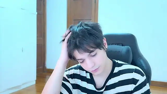 Snapshot of SasukeUhchiaa chatting on September 2025 04:17:01 PM SasukeUhchiaa online show from September 2025 04:17:01 PM