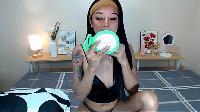 Snapshot of CheskaVenice5 chatting on December 2024 07:25:01 AM CheskaVenice5 online show from December 2024 07:25:01 AM