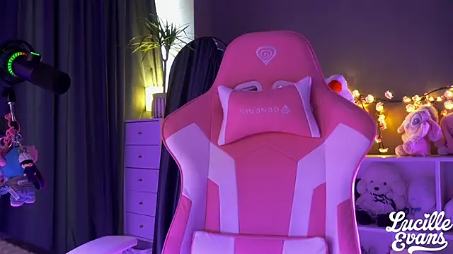 lucille evans online show from April 2026 04:21:01 AM