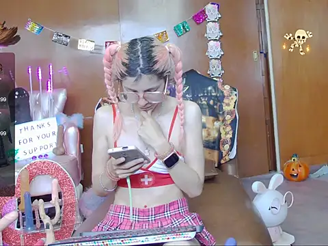 Skinygirl online show from November 2025 08:00:01 PM