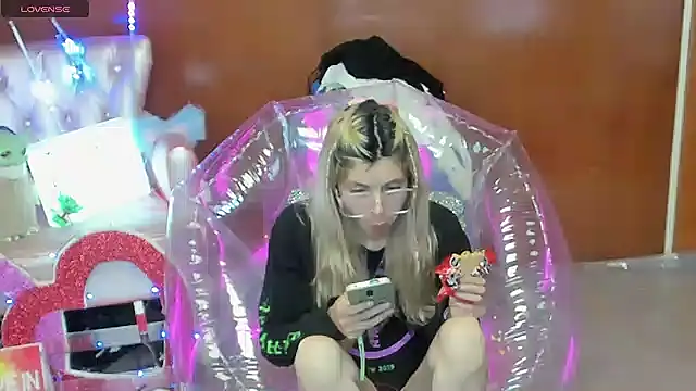 Skinygirl online show from February 2026 09:11:01 PM