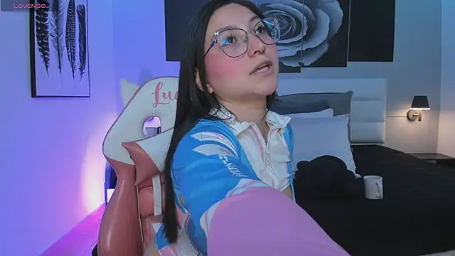 lucy neil online show from March 2025 07:05:01 PM