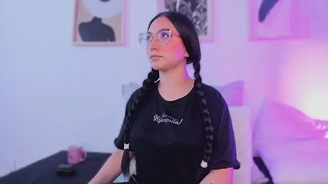 lucy neil online show from February 2026 02:40:01 AM