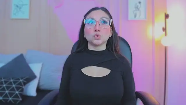 lucy neil online show from March 2026 02:35:01 AM