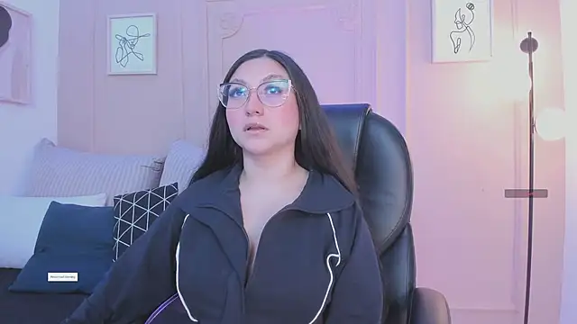 lucy neil online show from April 2026 02:33:01 AM