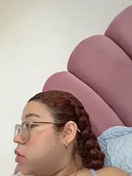 Lucyklein2022 online show from April 2026 04:02:02 PM