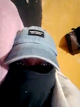 Snapshot of LULE37587001 chatting on November 2025 08:47:02 PM LULE37587001 online show from November 2025 08:47:02 PM