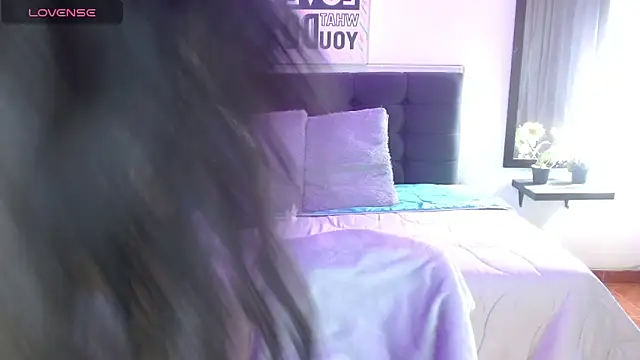 vaness weet online show from October 2025 07:53:02 PM