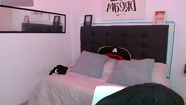 vaness weet online show from October 2025 08:09:02 PM