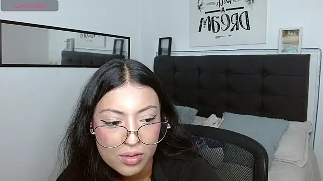 vaness weet online show from November 2025 08:00:01 PM