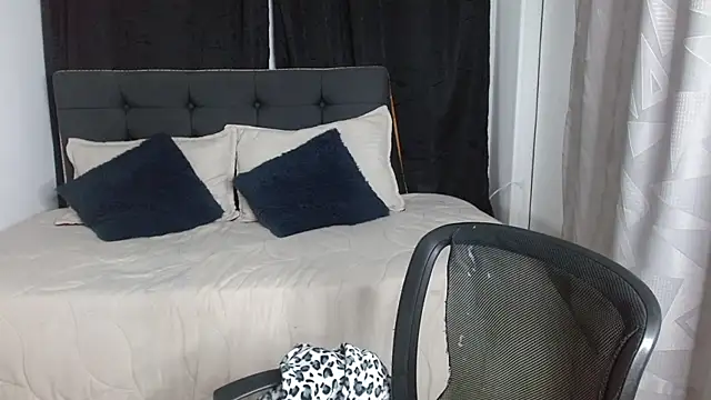 vaness weet online show from November 2025 08:18:01 PM