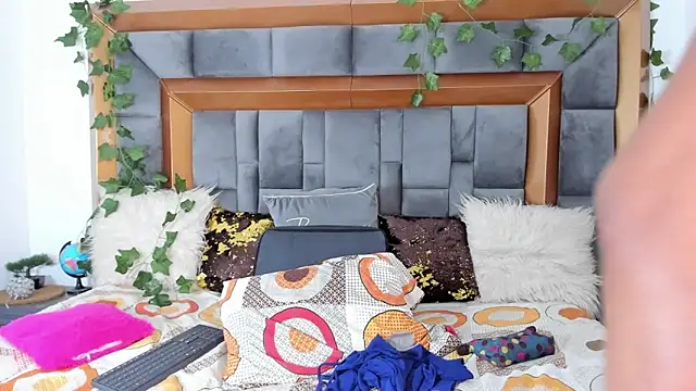 BellaKarla online show from March 2025 07:50:02 PM