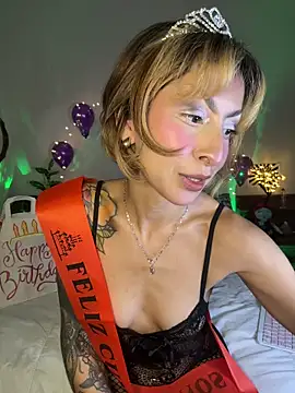 Cinamoonn online show from November 2025 10:31:02 PM